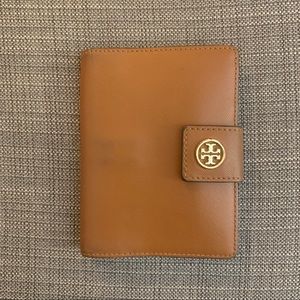 Tory Burch passport wallet tan